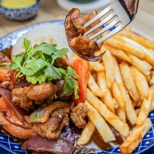 Pollo Saltado.