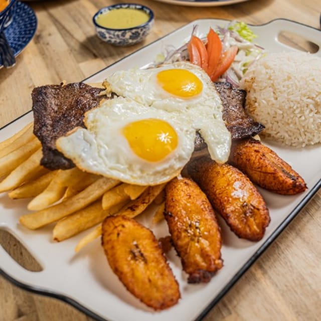 Bistec A Lo Pobre.