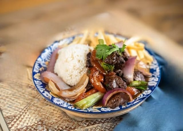 Full Tray Lomo Saltado.